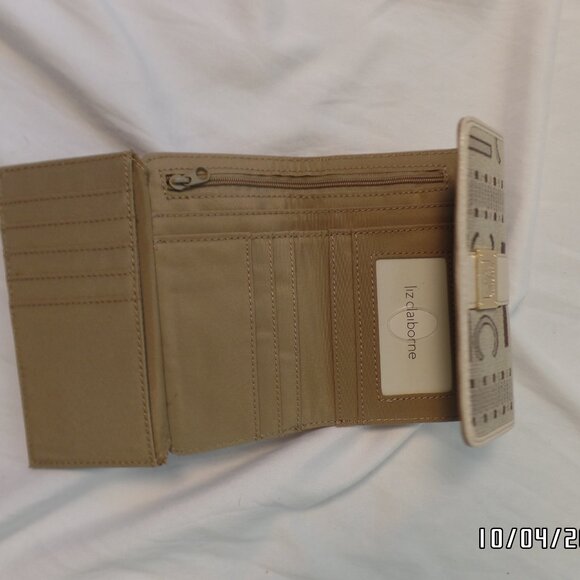 Liz Claiborne Trifold Wallet Camel New With Tag Heritage Mosaic - Picture 8 of 13